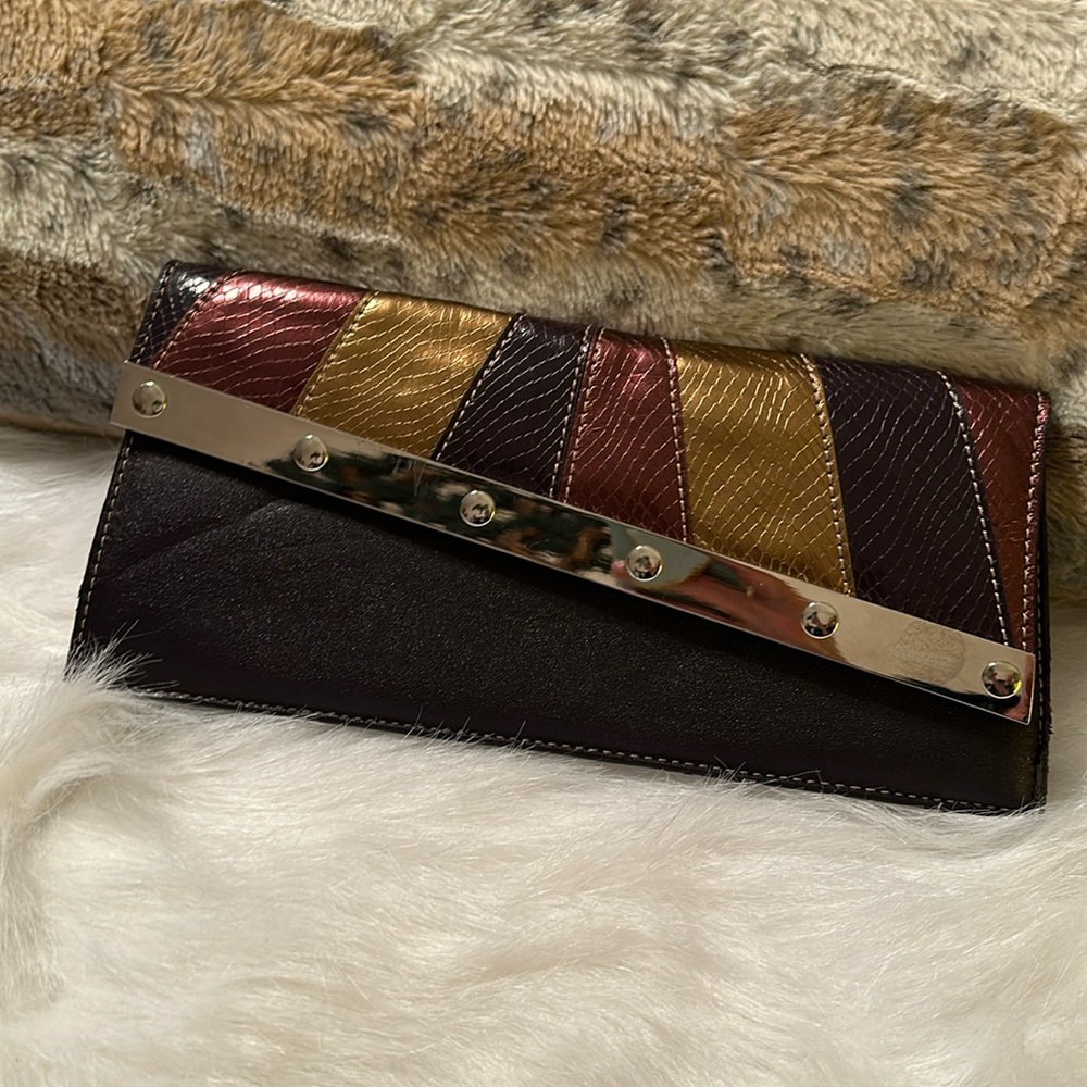 APT 9 clutch purse.